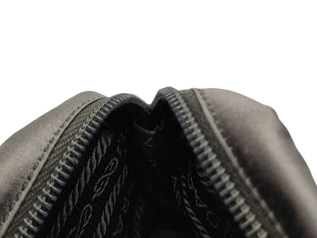 PRADA プラダ ポーチ トライアングルロゴ 1N0021 グレーメタリック キャンバス レディース 三角ロゴ 美品