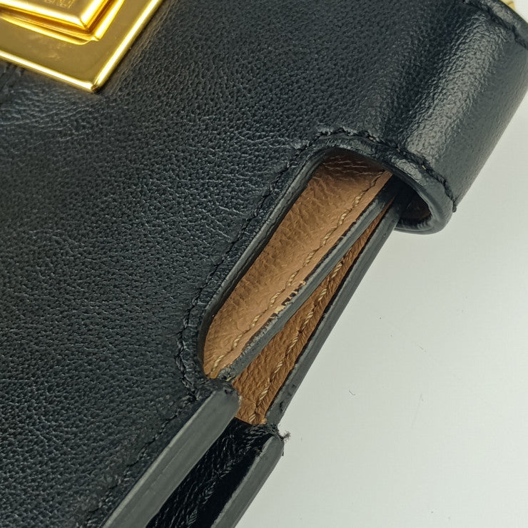 美品 FENDI フェンディ ショルダーバッグ ピーカブー ピーカフォン 8M0442 ブラック ゴールド金具 レザー レディース スマホポーチ ストラップ ターンロック