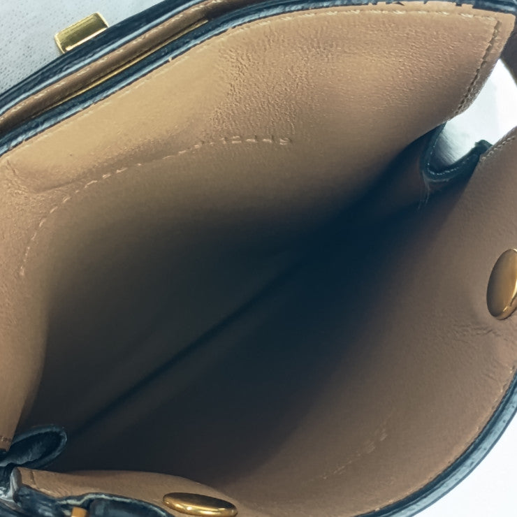 美品 FENDI フェンディ ショルダーバッグ ピーカブー ピーカフォン 8M0442 ブラック ゴールド金具 レザー レディース スマホポーチ ストラップ ターンロック