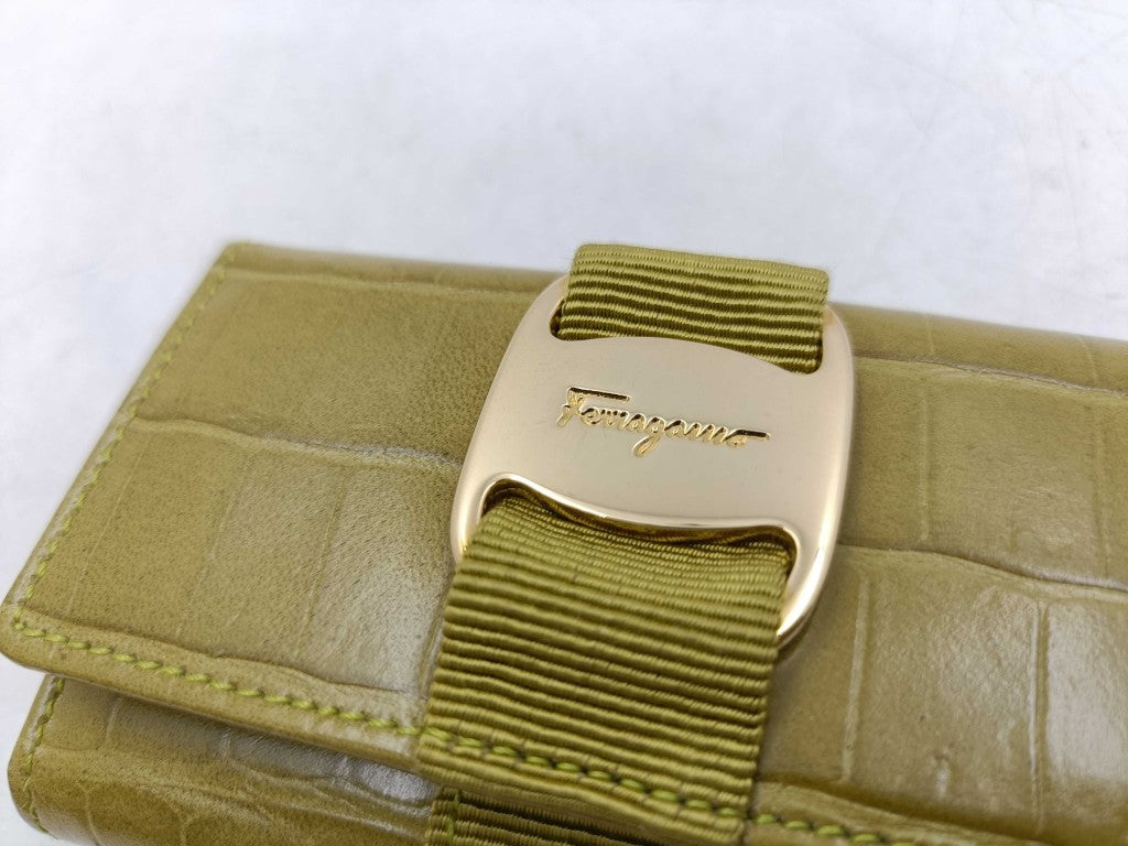 Salvatore Ferragamo フェラガモ キーケース ヴァラ 22 3056 カーキ系 型押しレザー レディース 6連 ゴールド金具 超美品