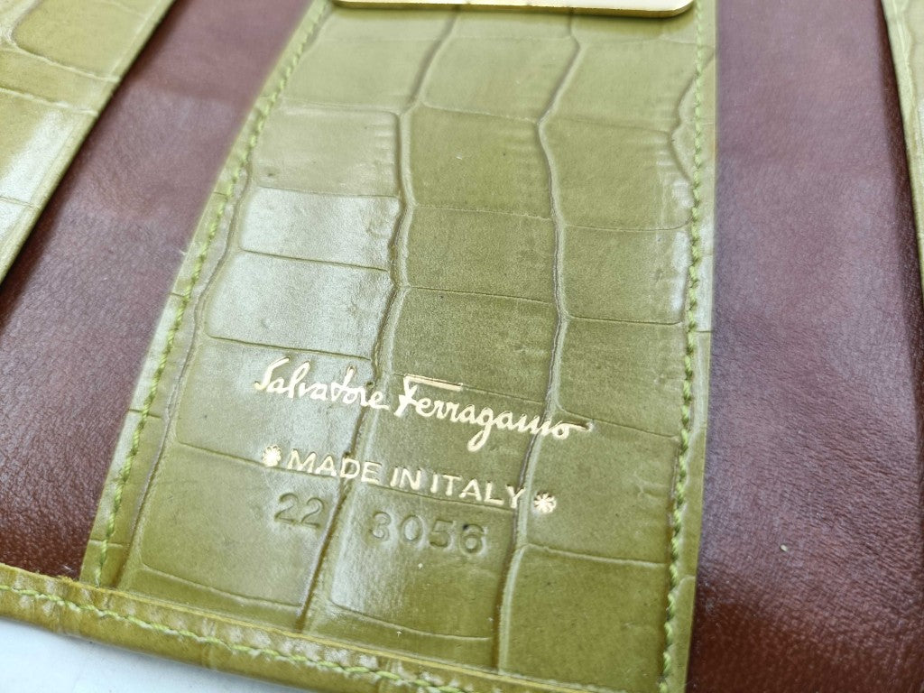 Salvatore Ferragamo フェラガモ キーケース ヴァラ 22 3056 カーキ系 型押しレザー レディース 6連 ゴールド金具 超美品