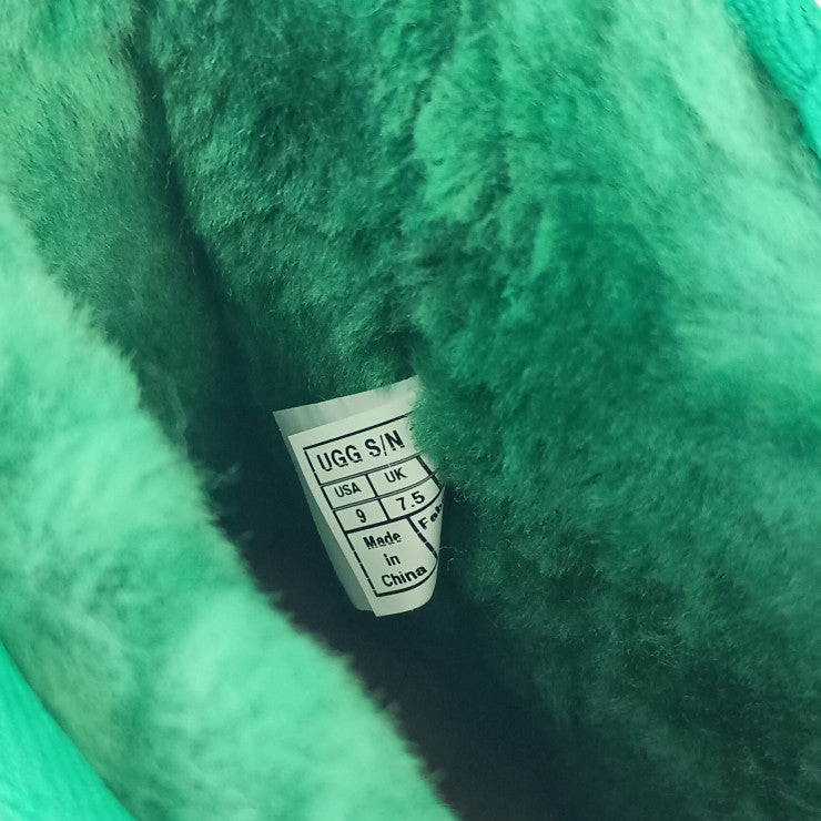 新品未使用展示品 UGG アグ ブーツ クラシック ショート II 1016223 グリーン スエード レディース ＃9 ショートブーツ ムートンブーツ 参考サイズ26cm