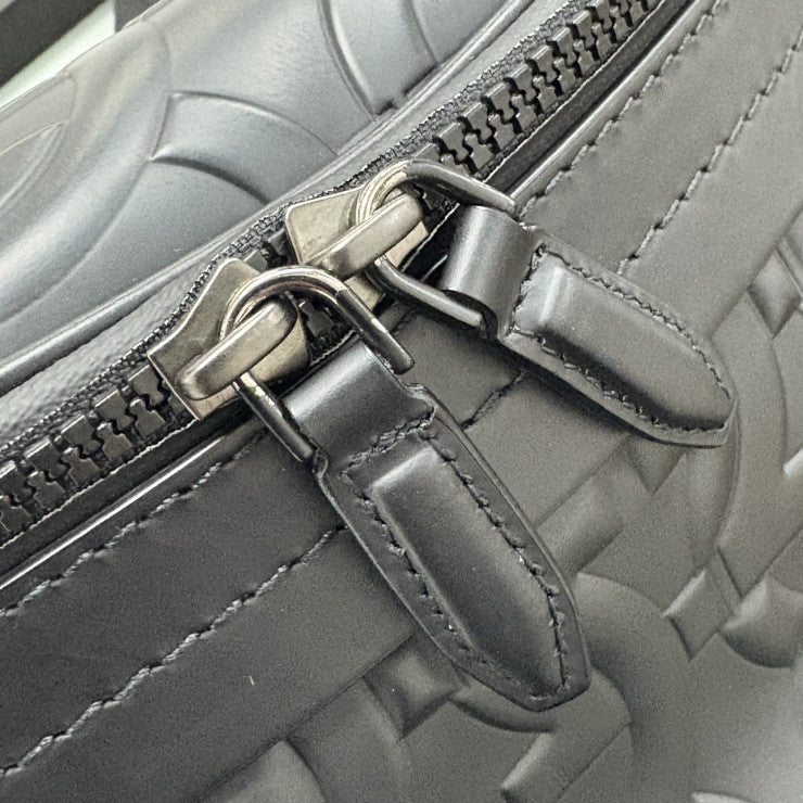 Salvatore Ferragamo フェラガモ ボディバッグ ガンチーニ ウエストバッグ 24 0615 ブラック系 PVC レザー メンズ 美品