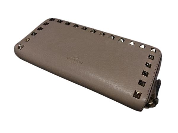VALENTINO GARAVANI ヴァレンティノ ガラヴァーニ 財布 ロックスタッズ ベージュ レザー レディース ラウンドファスナー 長財布