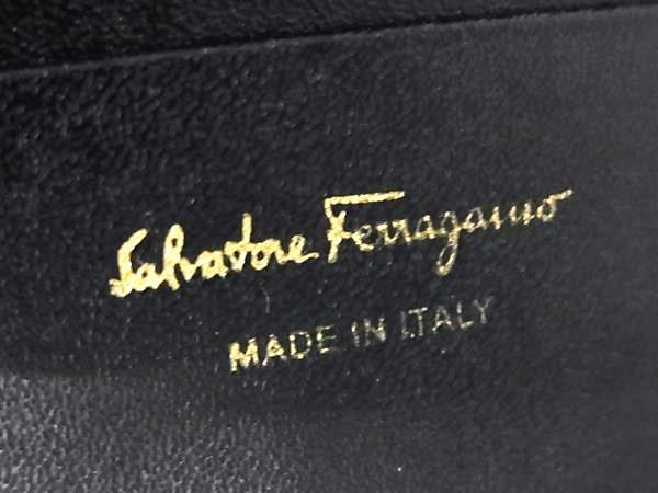 Salvatore Ferragamo フェラガモ 財布 ガンチーニ 22 D290 ブラック レザー ユニセックス ラウンドファスナー 二つ折り 財布