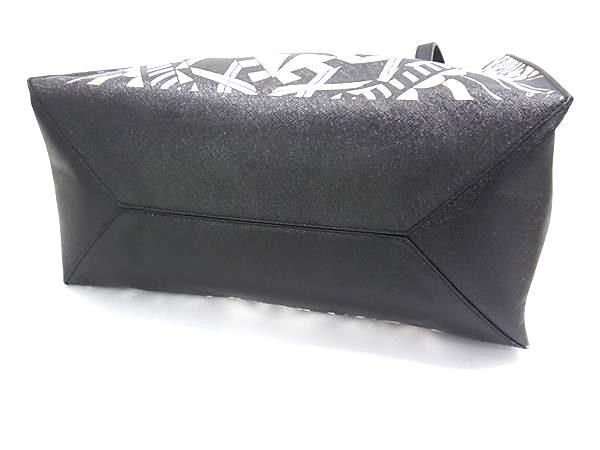 GIVENCHY ジバンシィ トートバッグ Power of Love ブラック ホワイト PVC ユニセックス ハート
