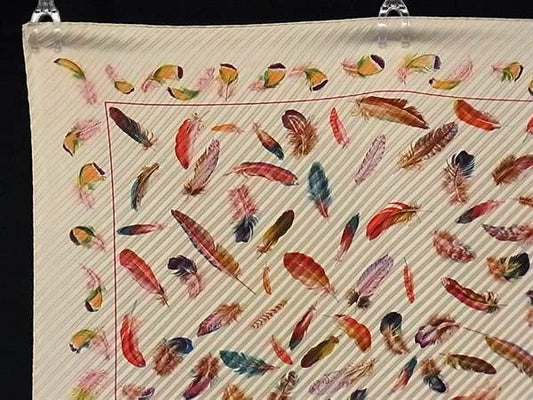 超美品 HERMES エルメス スカーフ カレ90 プリーツ PLUMES 羽 - ベージュ系 マルチカラー シルク100% レディース