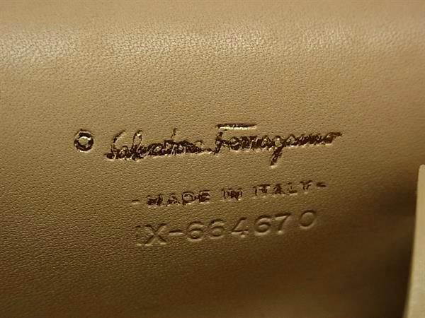 Salvatore Ferragamo フェラガモ コインケース ガンチーニ コインパース 66 4670 ベージュ系 レザー レディース ゴールド金具 小銭入れ