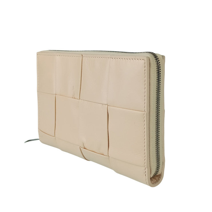 BOTTEGA VENETA ボッテガヴェネタ 長財布 マキシイントレチャート カセット ジップアラウンド ウォレット 690945VCQ72 ピーチ ペーパーカーフレザー レディース ラウンドファスナー シワ加工 シルバー金具 超美品