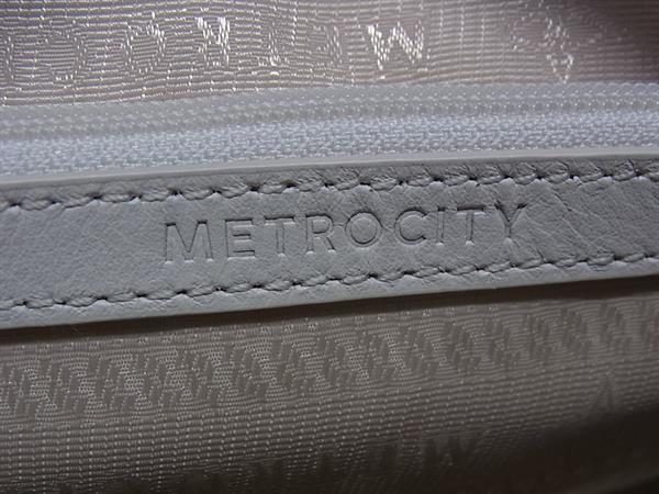 METROCITY メトロシティ ショルダーバッグ カメラバッグ M221MQ30721 アイボリー レザー レディース キルティング ゴールド金具 超美品
