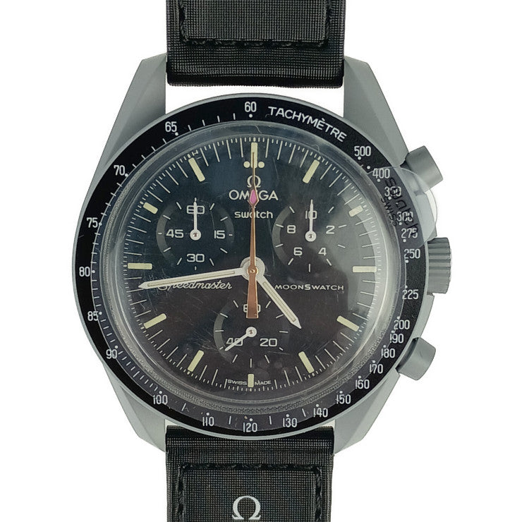 新古未使用展示品 OMEGA オメガ 腕時計 OMEGA×SWATCH コラボ ミッション トゥ ザムーン GOLD S033M100-105 黒 バイオセラミック クロノ クオーツ 2023年5月のみの限定モデル 希少