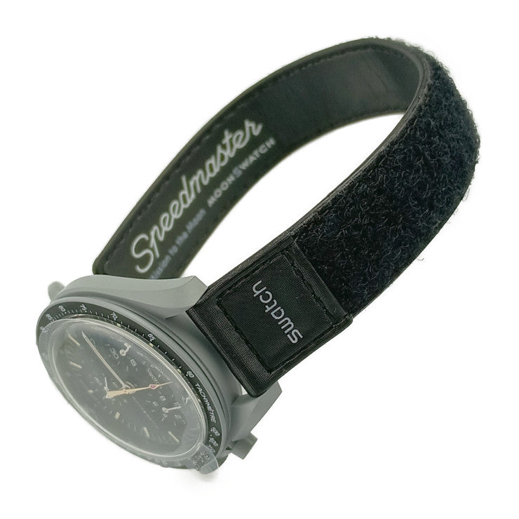 新古未使用展示品 OMEGA オメガ 腕時計 OMEGA×SWATCH コラボ ミッション トゥ ザムーン GOLD S033M100-105 黒 バイオセラミック クロノ クオーツ 2023年5月のみの限定モデル 希少