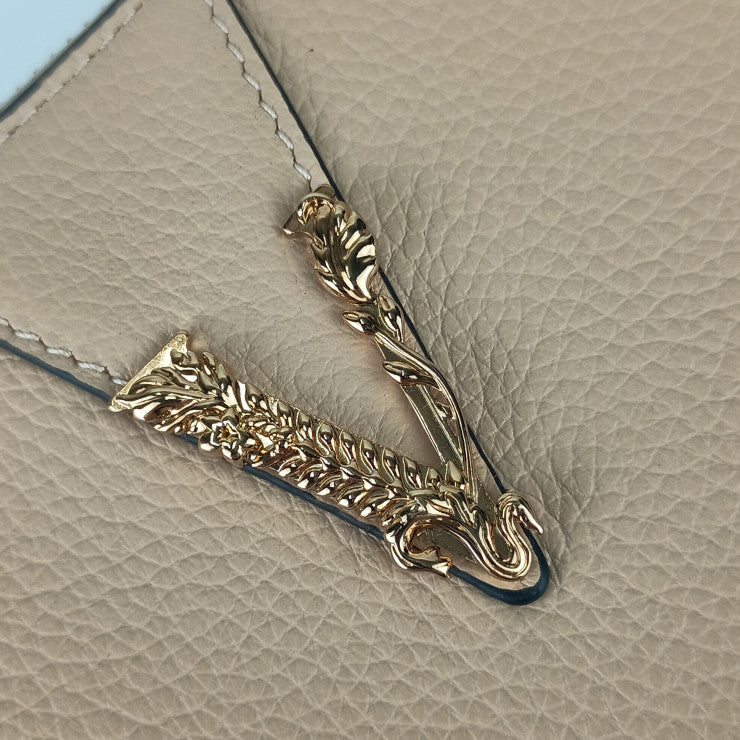 新品未使用展示品 VERSACE ヴェルサーチェ 財布 ヴィルトゥス ラウンドファスナー 長財布 1006263 ベージュ ゴールド金具 レザー レディース ヴェルサーチ レターV