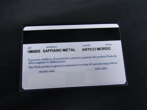 PRADA プラダ 財布 サフィアーノ 1M0605 ピンクメタリック レザー レディース 二つ折り 長財布 シルバー金具 美品