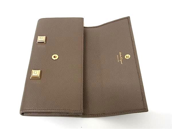 Salvatore Ferragamo フェラガモ 財布 - 22-D502 グレージュ系 レザー レディース スタッズ 二つ折り長財布 ゴールド金具