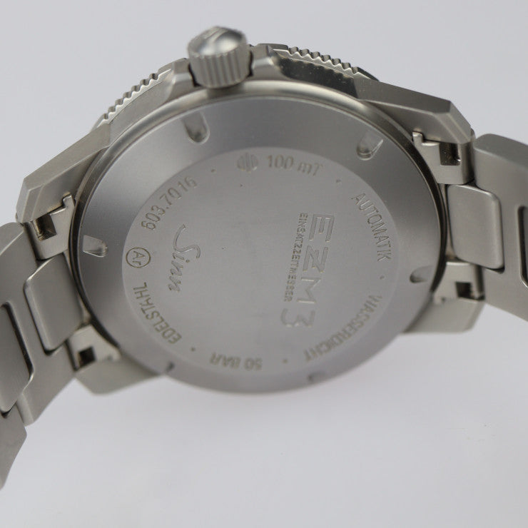 美品 Sinn ジン ダイバーズウォッチ EZM（アインザッツ・ツァイト・メッサー）シリーズ 腕時計 603.EZM3 ステンレススチール マットシルバー ブラック文字盤 自動巻き デイト 50気圧防水