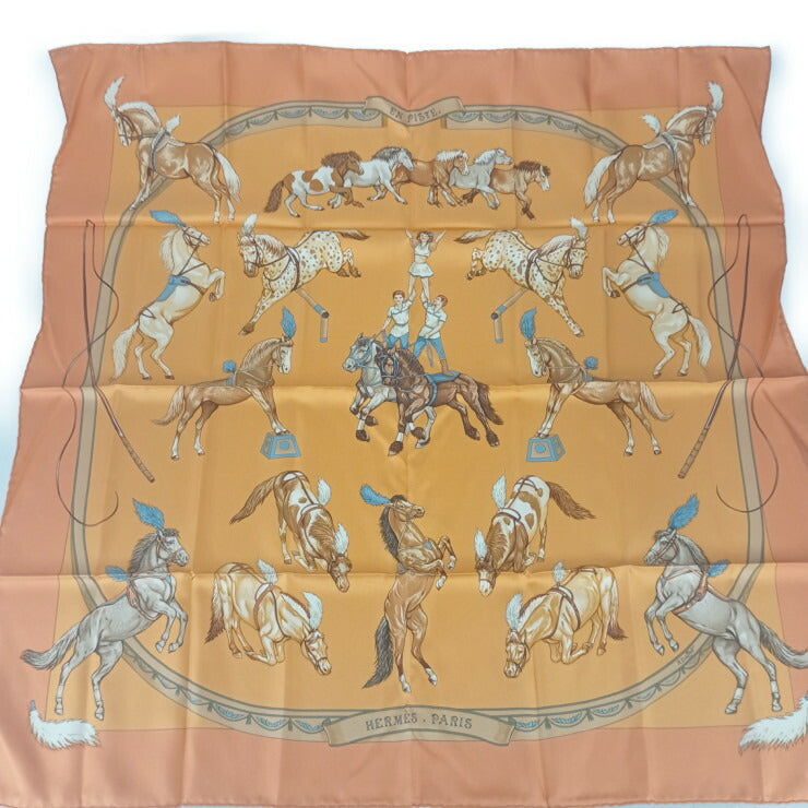 超美品 HERMES エルメス スカーフ カレ90 EN PISTE. オン・ピスト - オレンジ シルク100％ レディース 大判