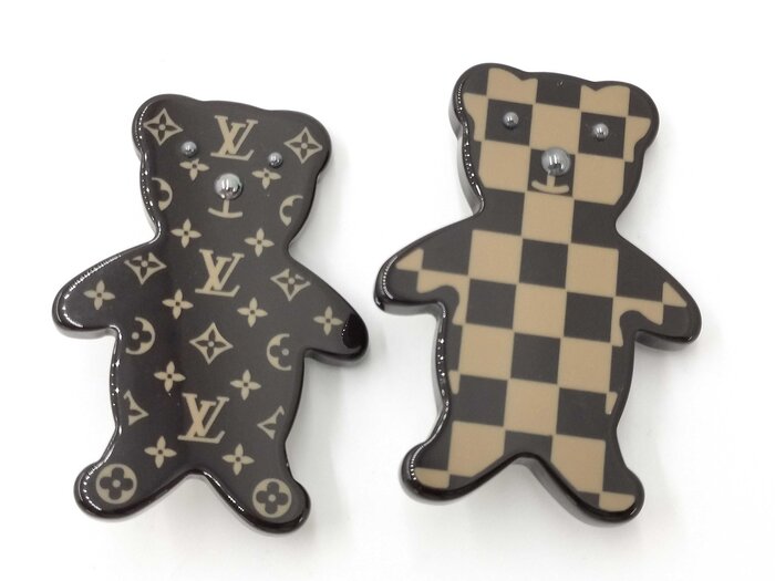 LOUIS VUITTON ルイヴィトン ブローチ ブロッシュエバングルヌリス M64939 ブラウン プラスチック ユニセックス 美品