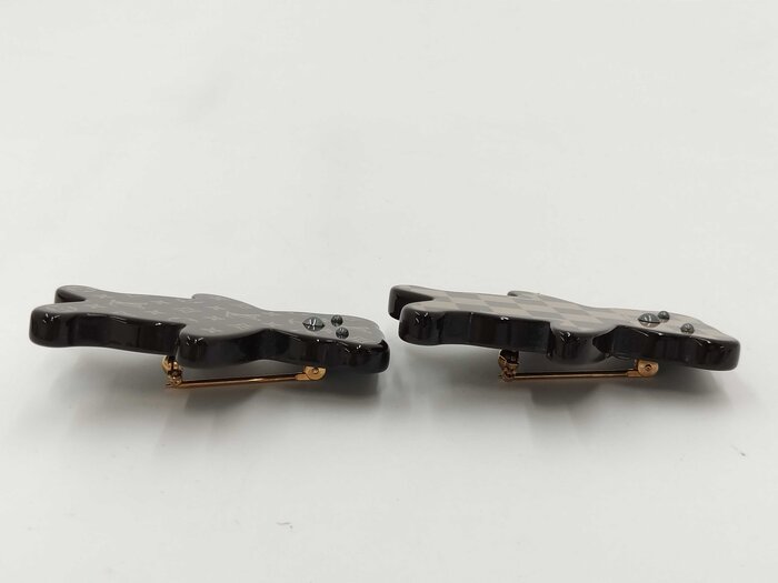 LOUIS VUITTON ルイヴィトン ブローチ ブロッシュエバングルヌリス M64939 ブラウン プラスチック ユニセックス 美品