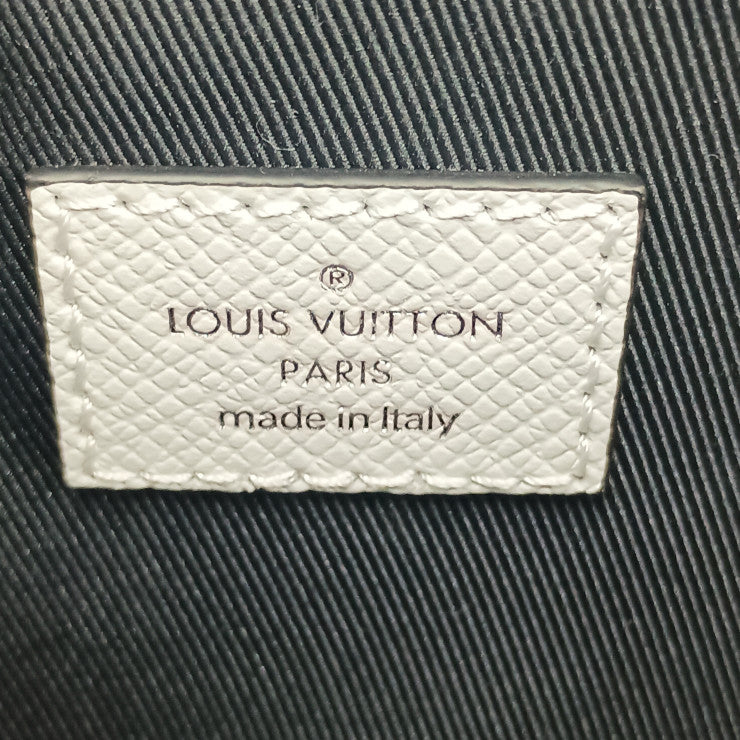 新古未使用展示品 LOUIS VUITTON ルイ ヴィトン ショルダーバッグ タイガラマ アウトドア・メッセンジャー PM M30243 アンタークティカ シルバー金具 タイガ・レザー モノグラム・キャンバス メンズ