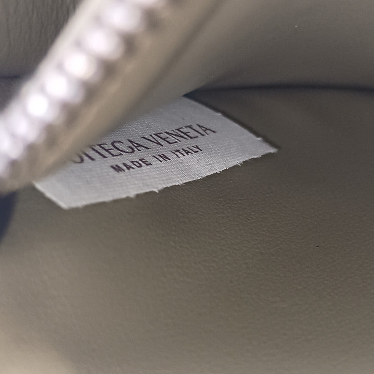 超美品 BOTTEGA VENETA ボッテガヴェネタ 長財布 カセット ラージ ジップアラウンドウォレット 750259 ライトカーキ レザー ユニセックス イントレチャート