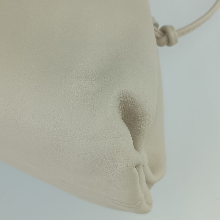 超美品 BOTTEGA VENETA ボッテガヴェネタ ショルダーバッグ ミニ ザ・ポーチ 585852 VCP40 PLASTER ライトベージュ系 ゴールド金具 レザー レディース がま口 クラッチバッグ 2WAY