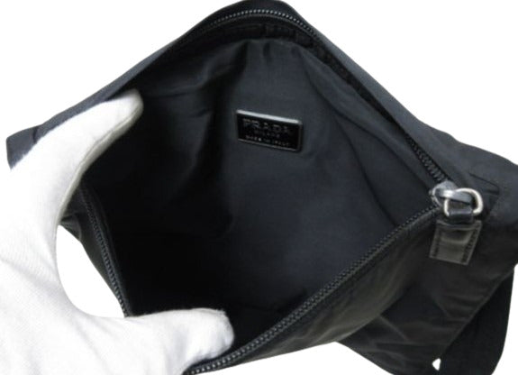 PRADA プラダ ショルダーバッグ トライアングルロゴ ショルダーバッグ - ブラック ナイロン レザー ユニセックス マチ無し 三角ロゴマーク シルバー金具