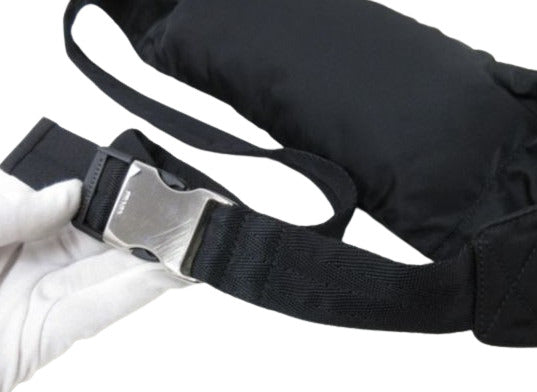 美品 PRADA プラダ ボディバッグ トライアングル ロゴ ウエストバッグ - ブラック ナイロン ユニセックス 三角ロゴマーク シルバー金具