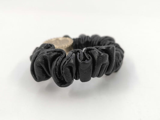 CHANEL シャネル シュシュ ココマーク ゴールド ブラック レザー レディース ゴールド金具 美品