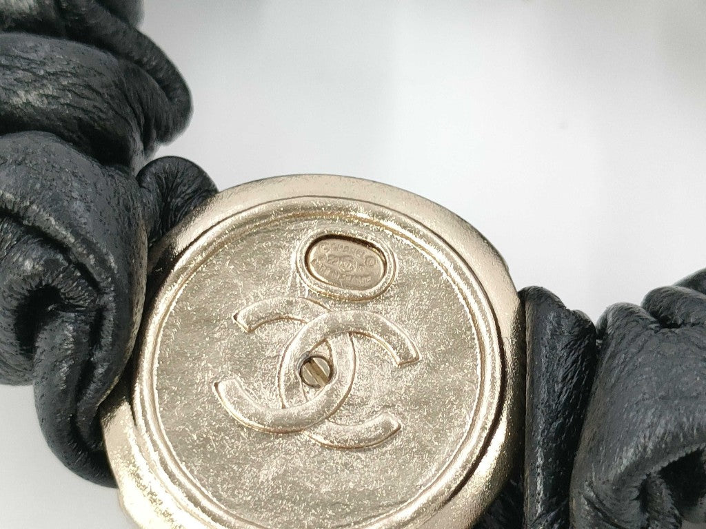 CHANEL シャネル シュシュ ココマーク ゴールド ブラック レザー レディース ゴールド金具 美品