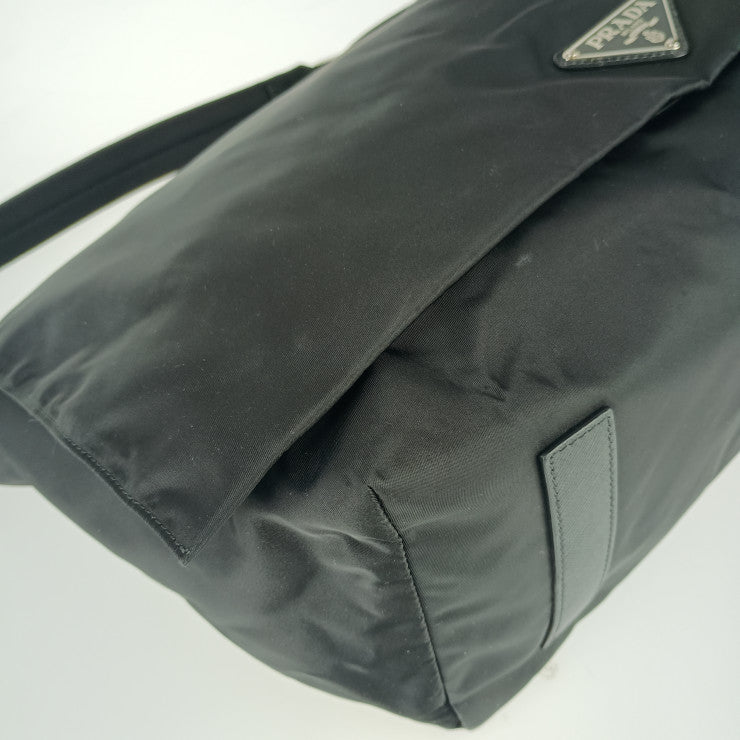 美品 PRADA プラダ ショルダーバッグ メッセンジャーバッグ 2VD013 ブラック ナイロン レザー ユニセックス フラップ クロスボディ 三角ロゴプレート