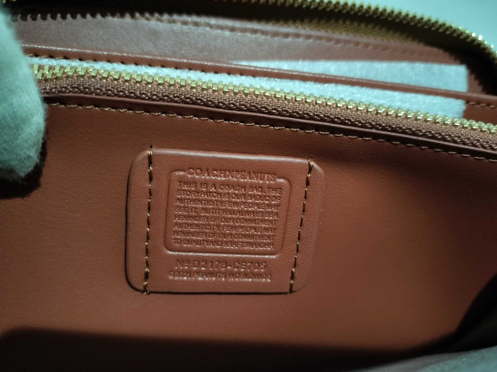 COACH コーチ 財布 シグネチャー ジップアラウンド ウォレット CE705 ベージュ ホワイト イエロー PVC レザー ユニセックス スヌーピー ゴールド金具 新品未使用展示品