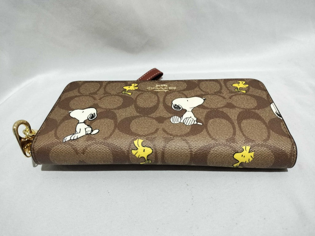 COACH コーチ 財布 シグネチャー ジップアラウンド ウォレット CE705 ベージュ ホワイト イエロー PVC レザー ユニセックス スヌーピー ゴールド金具 新品未使用展示品