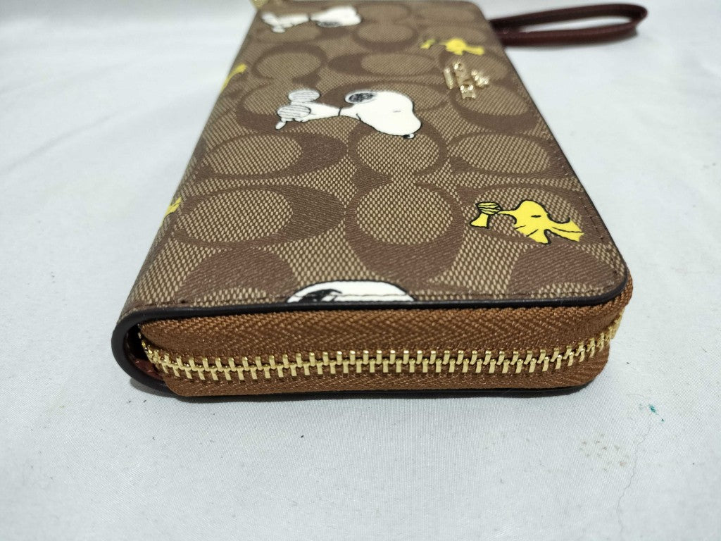 COACH コーチ 財布 シグネチャー ジップアラウンド ウォレット CE705 ベージュ ホワイト イエロー PVC レザー ユニセックス スヌーピー ゴールド金具 新品未使用展示品