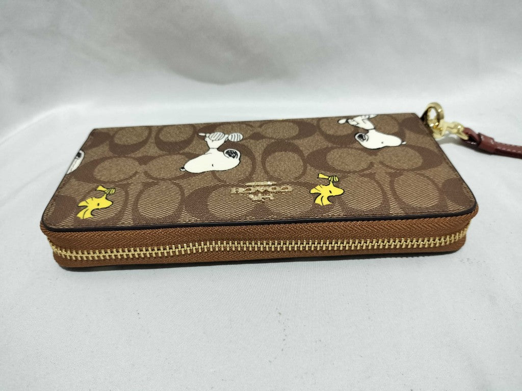 COACH コーチ 財布 シグネチャー ジップアラウンド ウォレット CE705 ベージュ ホワイト イエロー PVC レザー ユニセックス スヌーピー ゴールド金具 新品未使用展示品