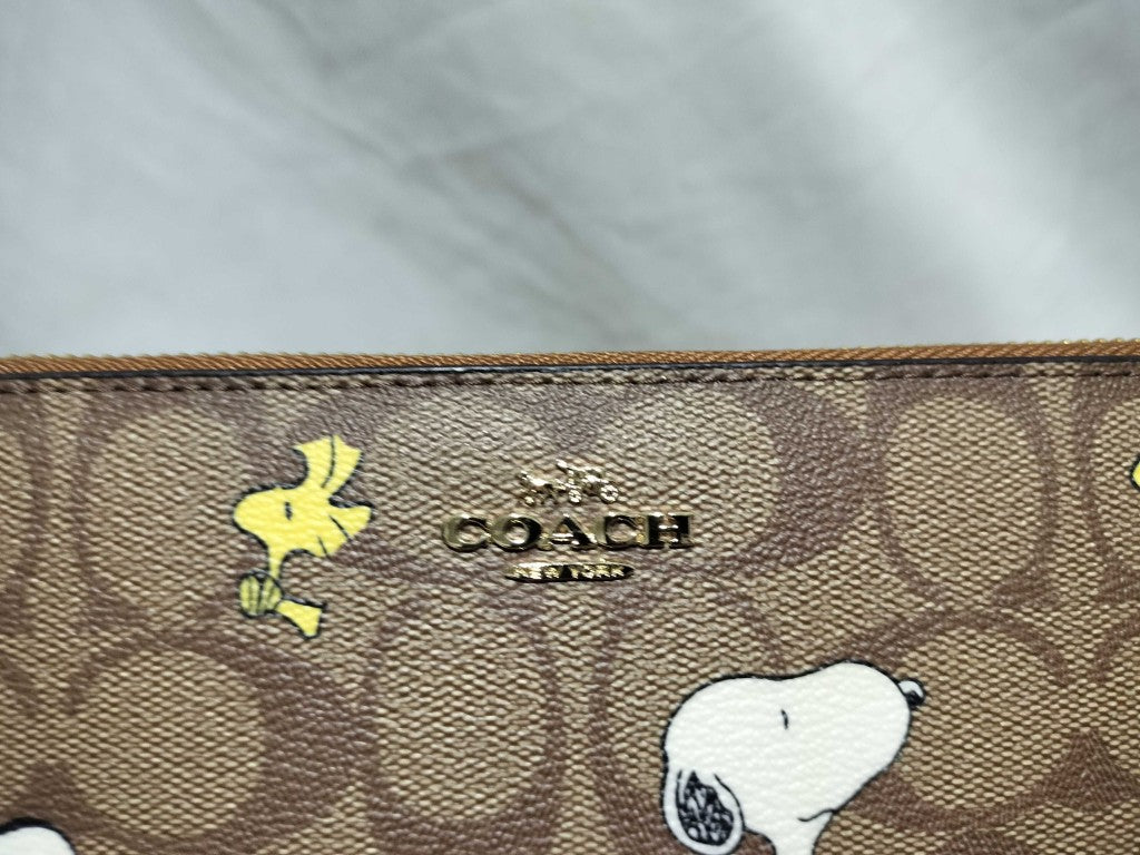 COACH コーチ 財布 シグネチャー ジップアラウンド ウォレット CE705 ベージュ ホワイト イエロー PVC レザー ユニセックス スヌーピー ゴールド金具 新品未使用展示品
