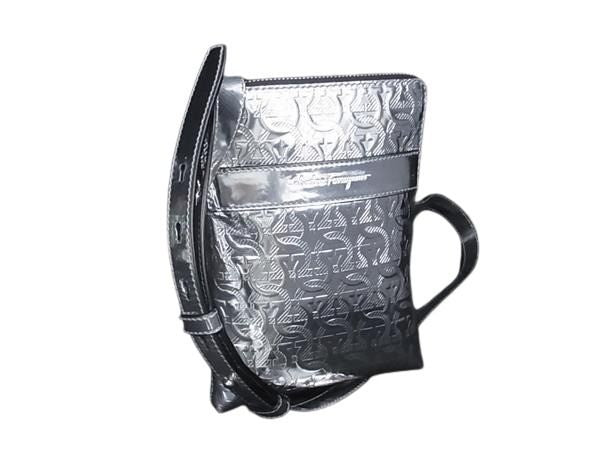 Salvatore Ferragamo フェラガモ ショルダーバッグ ガンチーニ GG24 0311 シルバー PVC×レザー ユニセックス