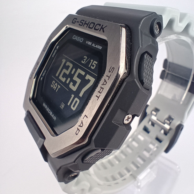 美品 CASIO カシオ 腕時計 G-SHOCK G-LIDE Ｇショック Gライド GBX-100TT-8JF ブラック ライトグレー系 ステンレス 樹脂 メンズ Bluetooth クオーツ デジタル