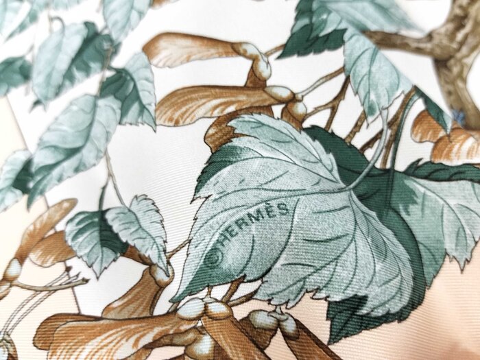 美品 HERMES エルメス スカーフ カレ90 AU COEUR DES BOIS 森の中で - マルチカラー シルク100％ レディース