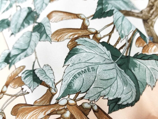 美品 HERMES エルメス スカーフ カレ90 AU COEUR DES BOIS 森の中で - マルチカラー シルク100％ レディース