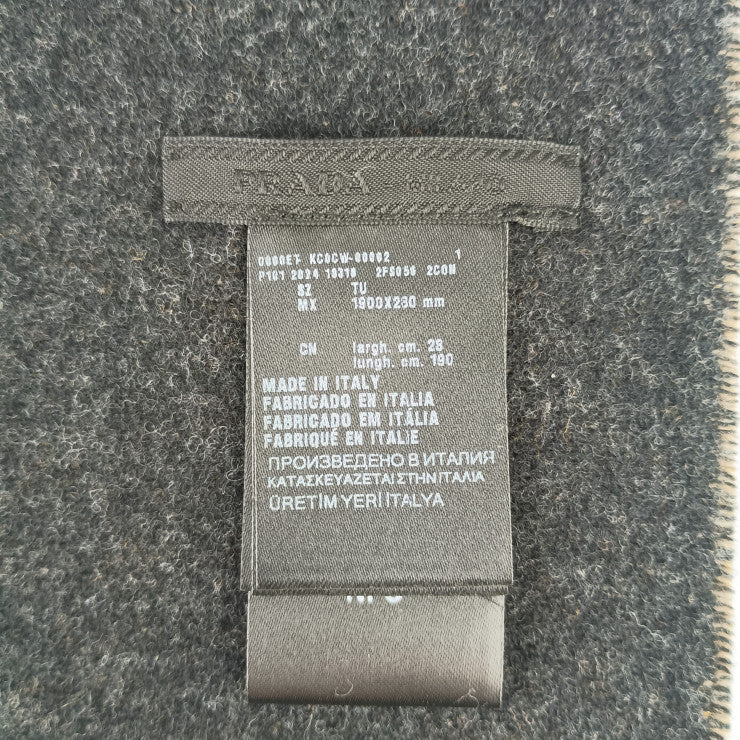 新品未使用展示品 PRADA プラダ マフラー DOUBLE SYMBOLE ダブルシンボル スカーフ 2FS056 ANTRACITE グレー系 NOISETTE ベージュ系 ウール 90% カシミヤ 10% メンズ フリンジ