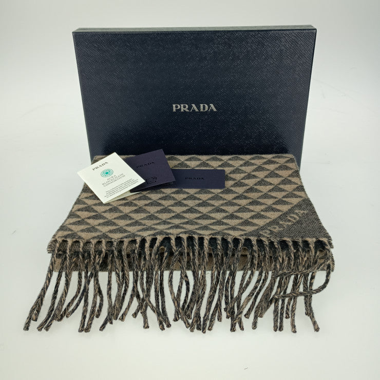 新品未使用展示品 PRADA プラダ マフラー DOUBLE SYMBOLE ダブルシンボル スカーフ 2FS056 ANTRACITE グレー系 NOISETTE ベージュ系 ウール 90% カシミヤ 10% メンズ フリンジ