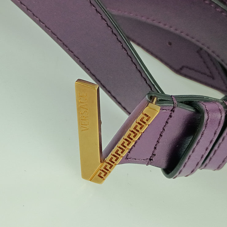 新古未使用展示品 VERSACE ヴェルサーチェ ウエストバッグ V グレカ シグネチャー ベルトバッグ 1006888 バイオレット ゴールド金具 レザー メンズ ボディバッグ