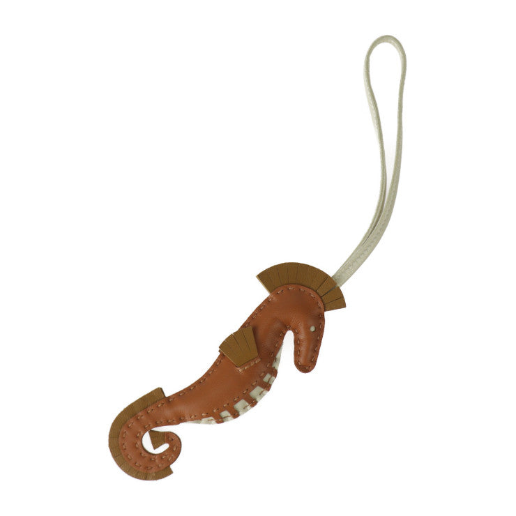 新品未使用展示品 HERMES エルメス イポ タツノオトシゴ その他小物 アニョーミロ ブラウン系(ゴールド×クラフト×クレ) バッグチャーム B刻印