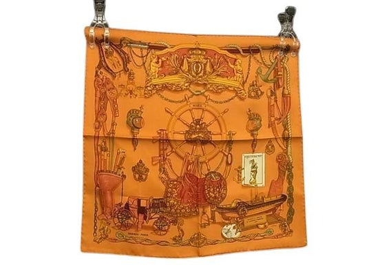 HERMES エルメス スカーフ カレ45 プチカレ ガヴロッシュ MUSEE 博物館 オレンジ系 シルク100％ レディース 新品未使用展示品