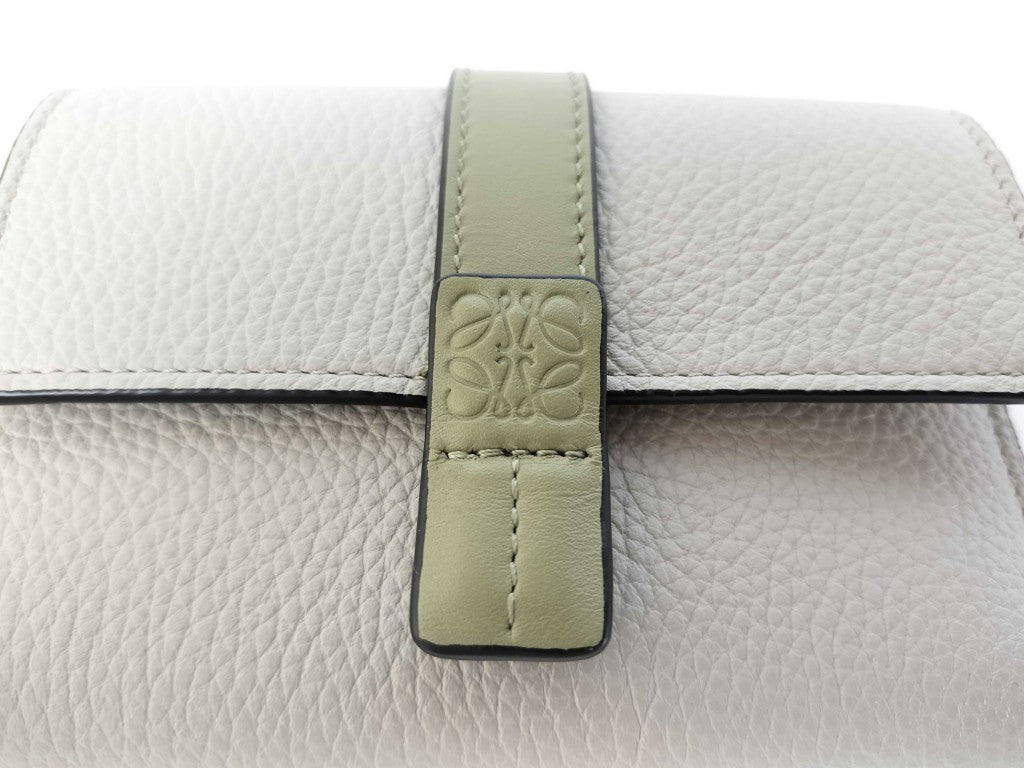 LOEWE ロエベ 財布 バーティカル スモール ウォレット C660S86 ホワイト系 グリーン系 レザー レディース 三つ折り財布 新古未使用展示品