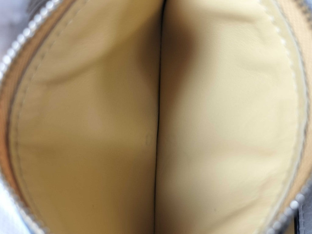 LOEWE ロエベ 財布 バーティカル スモール ウォレット C660S86 ホワイト系 グリーン系 レザー レディース 三つ折り財布 新古未使用展示品