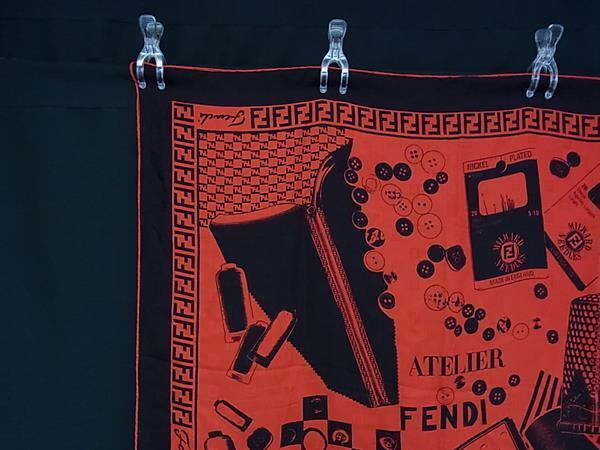 FENDI フェンディ スカーフ レッド ブラック シルク100% レディース 総柄 大判