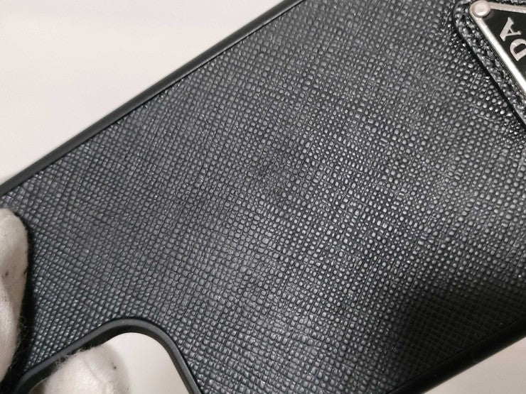PRADA プラダ スマホカバー iPhoneケース トライアングルロゴ 2ZH133 ブラック系 サフィアーノ ユニセックス iPhone 12＆12 Pro 美品