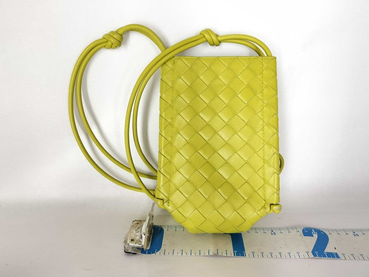 BOTTEGA VENETA ボッテガヴェネタ ショルダーバッグ イントレチャート MINI THE KNOT ミニ ザ ノット 639293 イエローグリーン ラムスキン レディース ノット